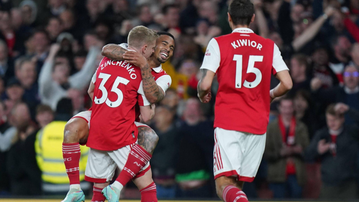 Arsenal breeze past Chelsea to reclaim league lead