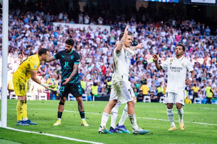 LaLiga TOTW: Three Benzema strikes, two Rodrigos, and a Kang-In running midfield