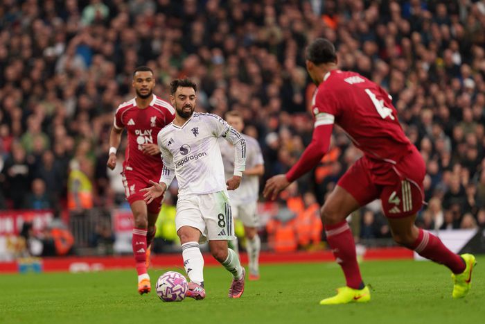 Manchester United vs Liverpool in Premier League action