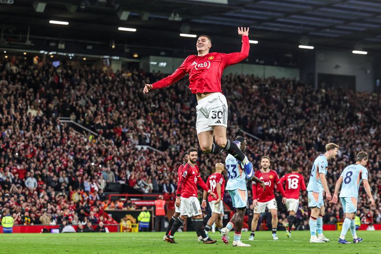 Benjamin Sesko celebrates scoring against Brentford || Imago