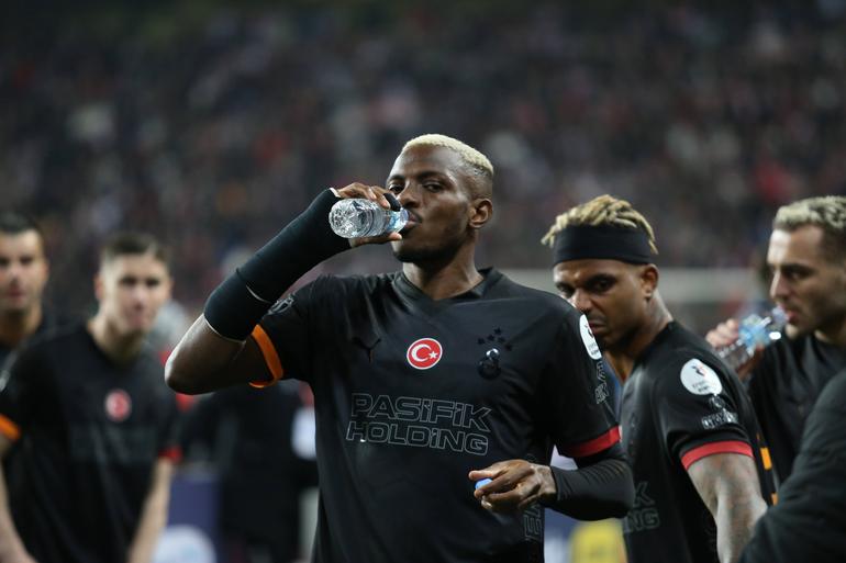Galatasaray turn down €120 million offer