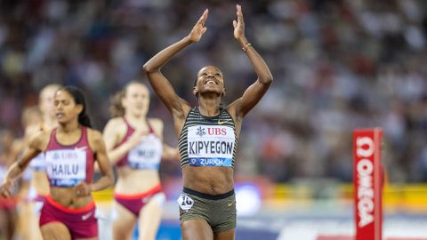 It's a world record!!!Faith Kipyegon cruises to victory at Diamond League Meeting in Florence