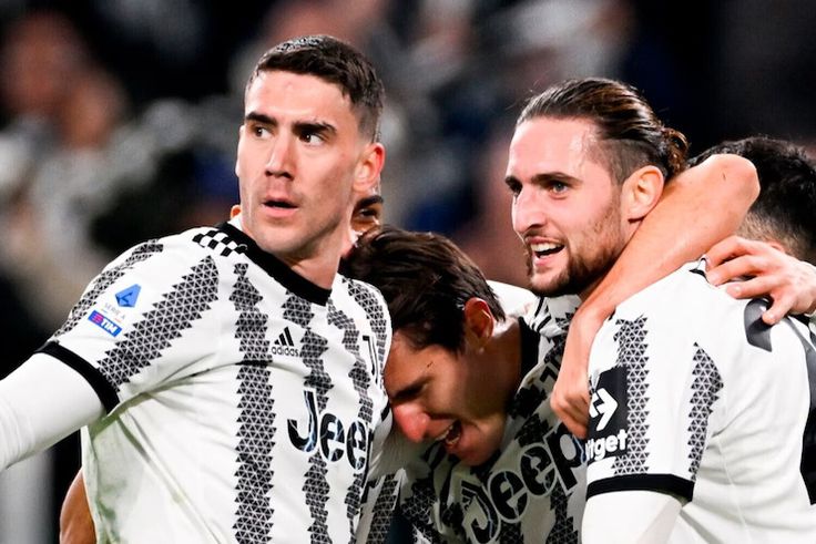 Juventus striker Dusan Vlahovic has informed the club of his desire to leave this summer