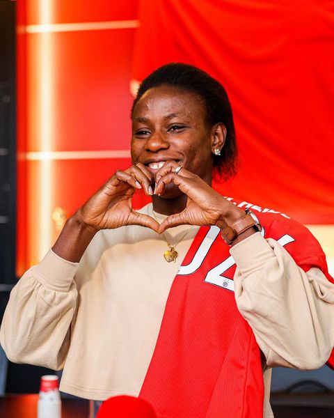 Super Falcons of Nigeria star Christy Ucheibe has signed a contract renewal with Portuguese side Benfica.