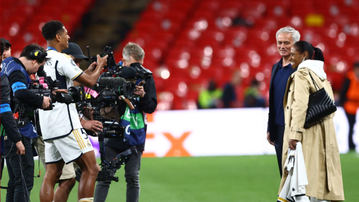 She fancies you — Bellingham gets Mourinho to take picture with his mother