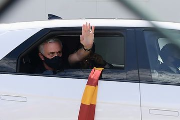 Fans go wild as Mourinho arrives at Roma