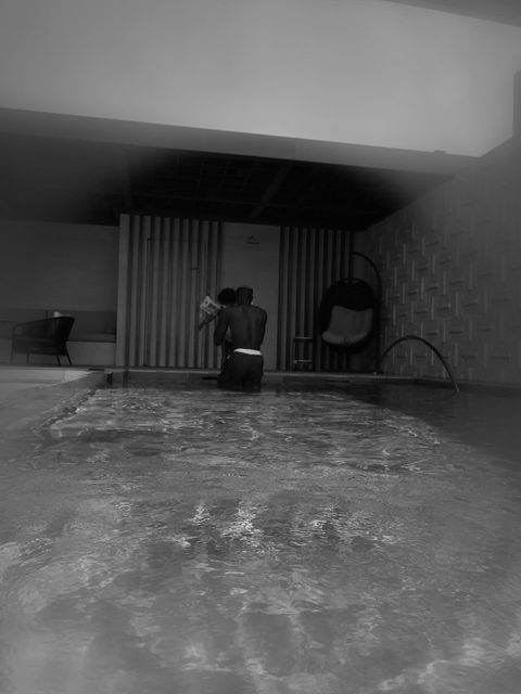 On social media, Super Eagles star Victor Osimhen shows off his daughter swimming.