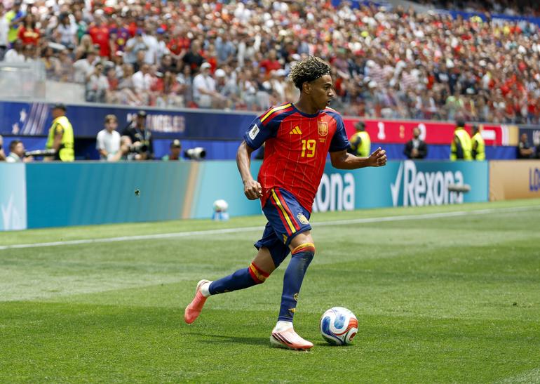Lamine Yamal in action for Spain || Imago