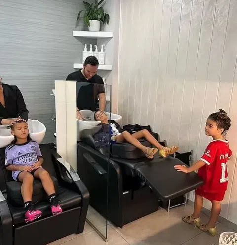 Cristiano Ronaldo's daughter was pictured in a Liverpool shirt/photo via Goergina Rodriguez(Instagram)