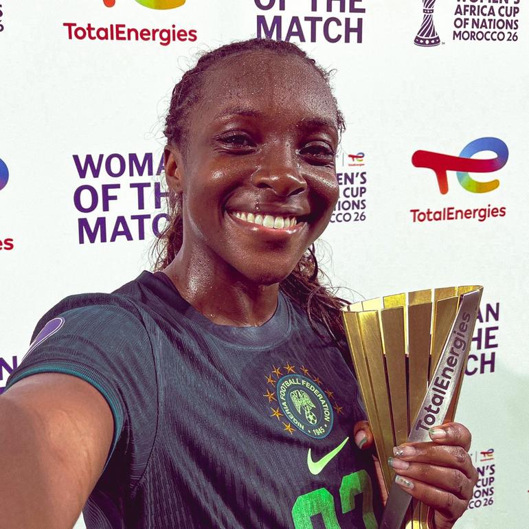 Michelle Alozie with the Woman of the match award.