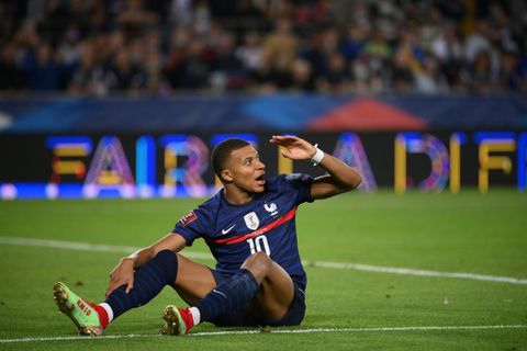 Injured Mbappe leaves France squad