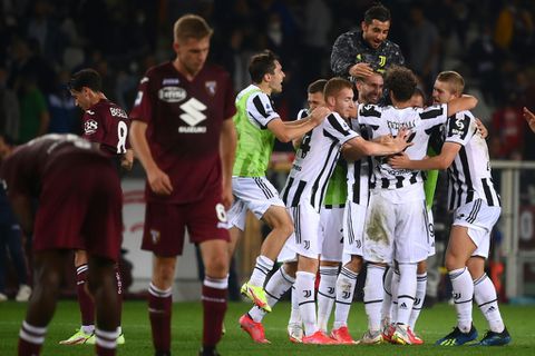 Locatelli strike gives Juventus derby victory as Inter fight back