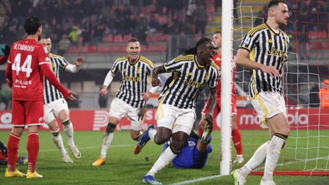 Juventus send Osimhen's Napoli a message with late win over Monza