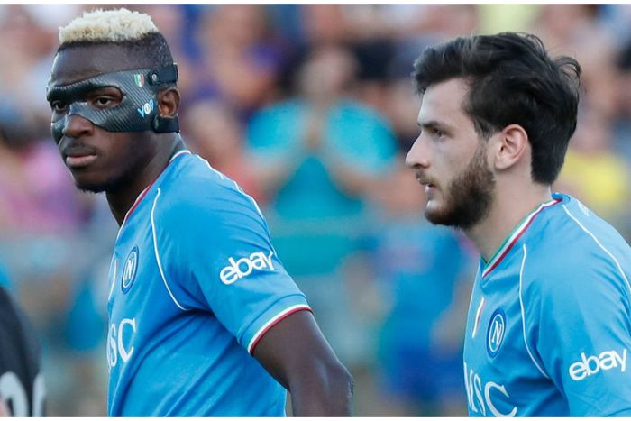 Victor Osimhen and Khvicha Kvaratskhelia (right) of Napol.