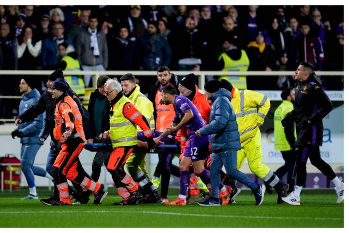 Fiorentina star rushed to hospital