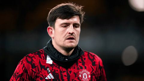 Amorim issues warning to Maguire as Man United extend defender's contract