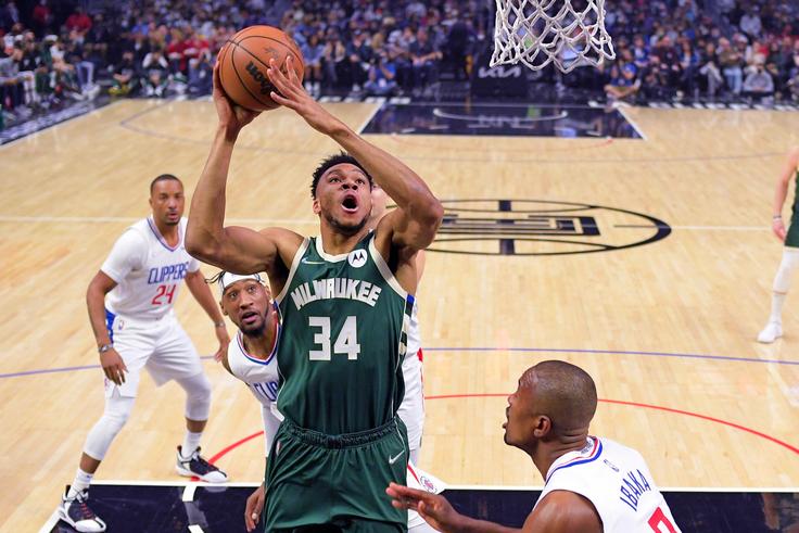 Giannis erupts for 54 points to lead Bucks over Clippers