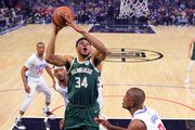 Giannis erupts for 54 points to lead Bucks over Clippers