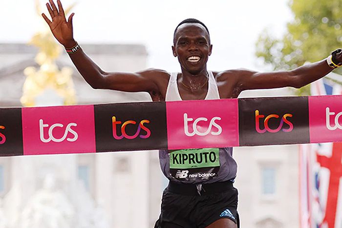 Amos Kipruto wins the 2022 London Marathon