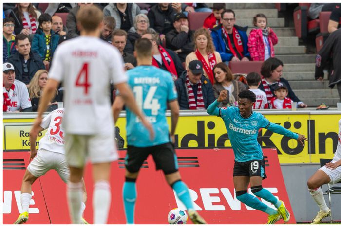 Nathan Tella in action against Cologne.