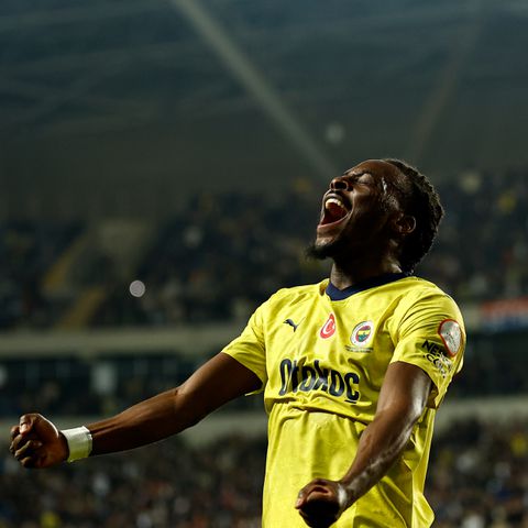 Bright Osayi-Samuel celebrating a goal for Fenerbahce