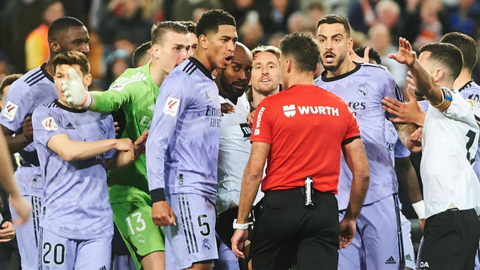Bellingham sent off as controversial call sees Real Madrid draw Valencia
