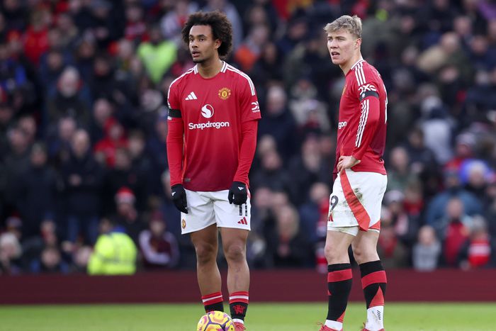 'Get rid of Zirkzee & Hojlund' - Furious Man United fans react to FA Cup exit after being penalised by Fulham
