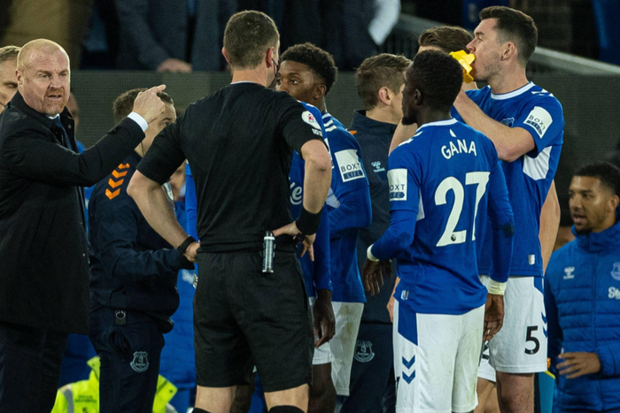 Referee pause time to allow players break fast in Everton v Tottenham