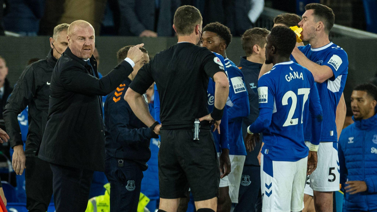Referee pause time to allow players break fast in Everton v Tottenham