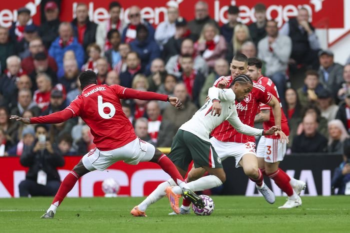 Chelsea vs Nottingham Forest in Premier League action
