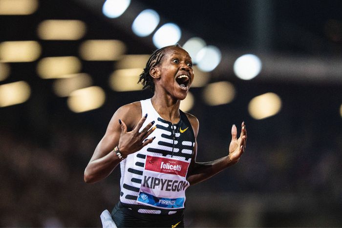 Faith Kipyegon wins the race and breaks the world record at the Golden Gala.