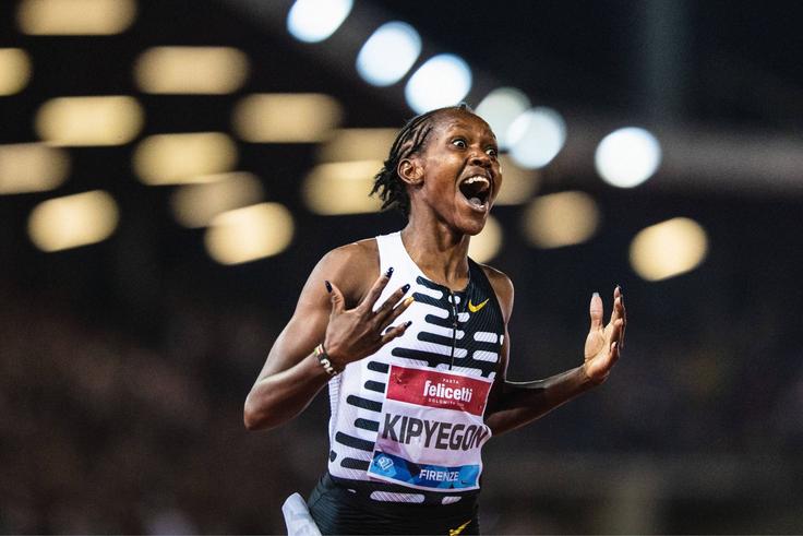 Faith Kipyegon wins the race and breaks the world record at the Golden Gala.