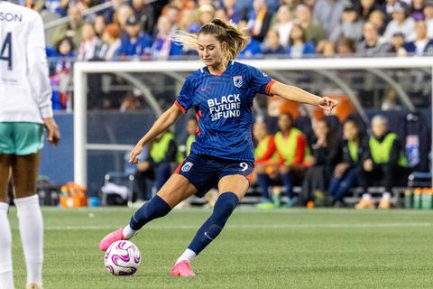 Jordyn Huitema plays for OL Reign