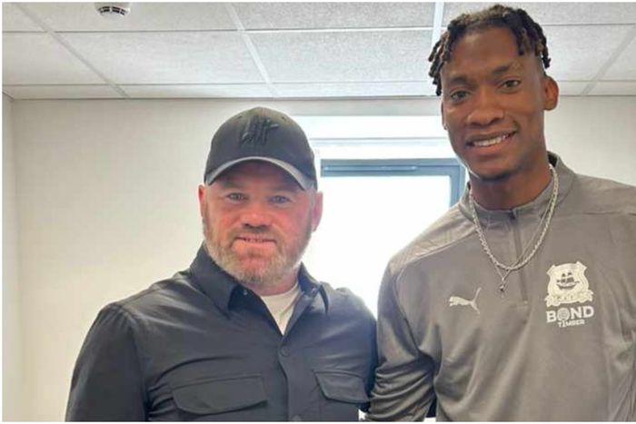 Wayne Rooney signs Nigerian striker Muhamed Tijani on loan.