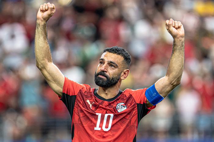 Salah in tears after helping Egypt to the round of 16 || Imago