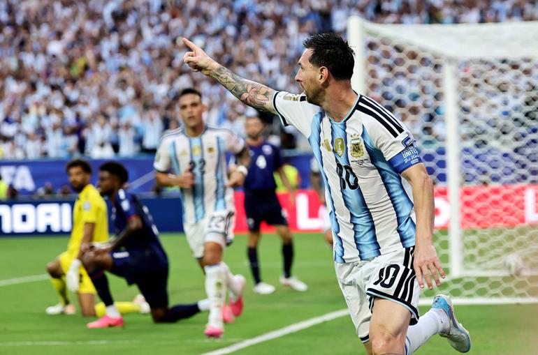 Messi scores against Cape Verde || Imago