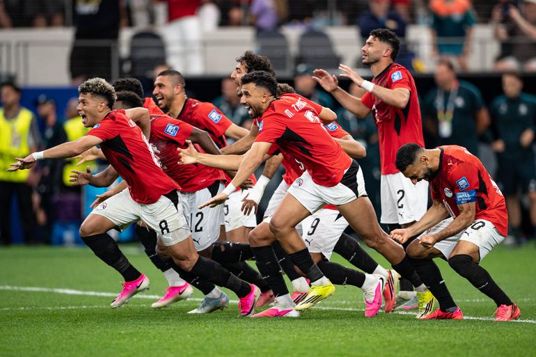 Eygpt players celebrating winning the penalty shootout || imago