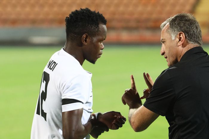 Amos Nondi and his coach at Ararat-Armenia.