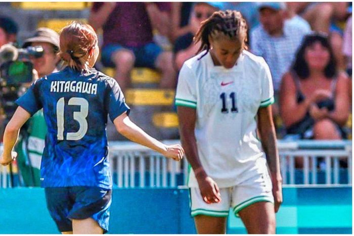 Nigeria's Jennifer Echegini (right) dejected after the loss to Japan. || X