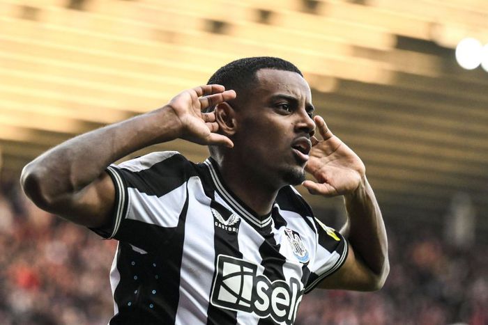 Manchester United Legend Backs Alexander Isak Amid Criticism