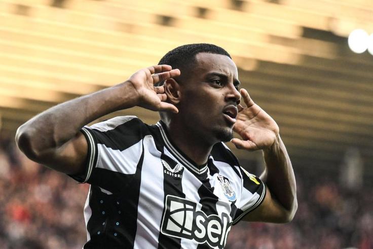 Manchester United Legend Backs Alexander Isak Amid Criticism