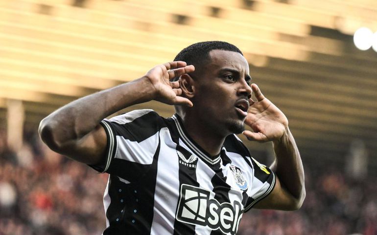 Manchester United Legend Backs Alexander Isak Amid Criticism