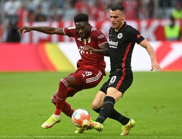 Frankfurt hand Nagelsmann first Bayern defeat as Leverkusen draw level