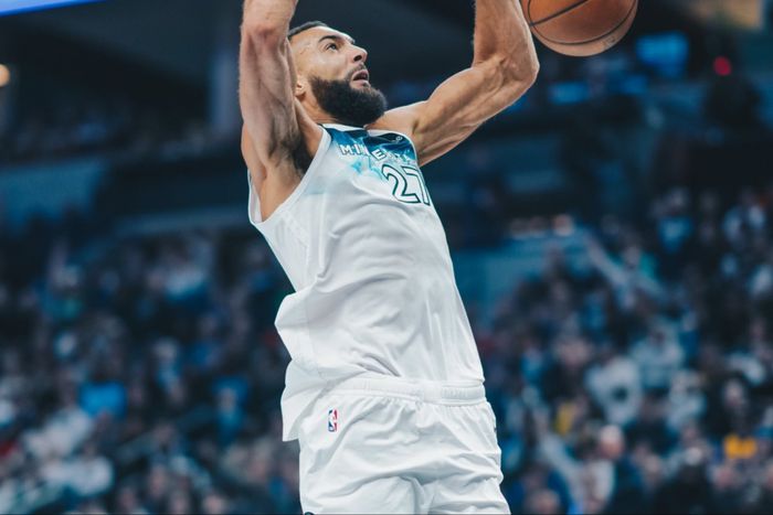 The Minnesota Timberwolves are back at 500 after blowing out the Los Angeles Lakers.