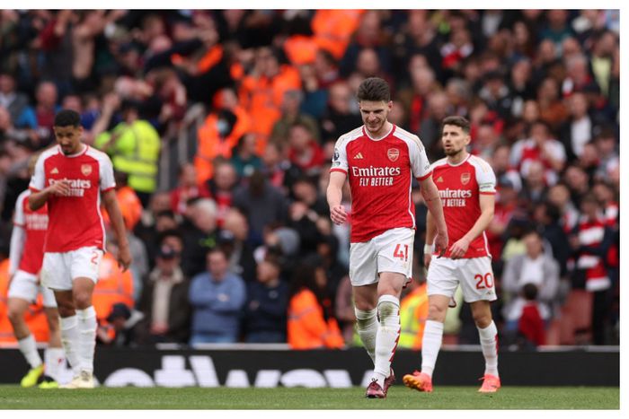 Arsenal falter in title race