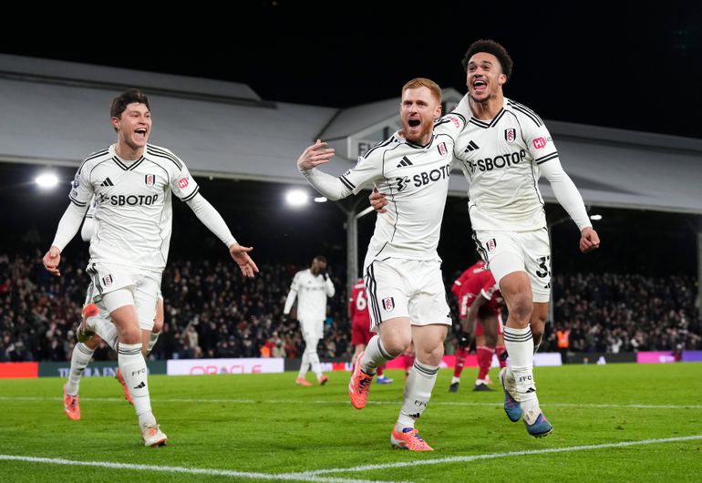 Reed shocks Liverpool with a stunner || imago