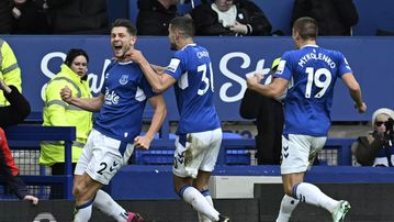 Everton hand Arsenal shock defeat in Sean Dyche's first game