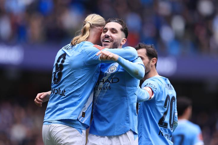 Manchester City players celebrating || Imago