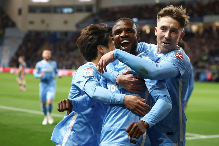Onyeka celebrlebrating his goal against Derby || Imago