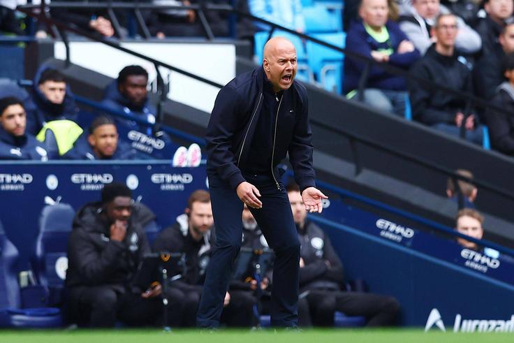 Arne Slot on the touchline || Imago